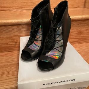 🌸Steve Madden Glaring Strappy Pee Toe Booty Size 8.5